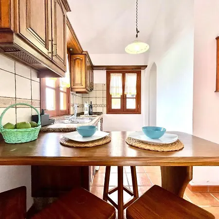 Casa Con Wifi, Piscina Con Vistas Directamente Al Mar, Rodeada De Arboles Limoneros