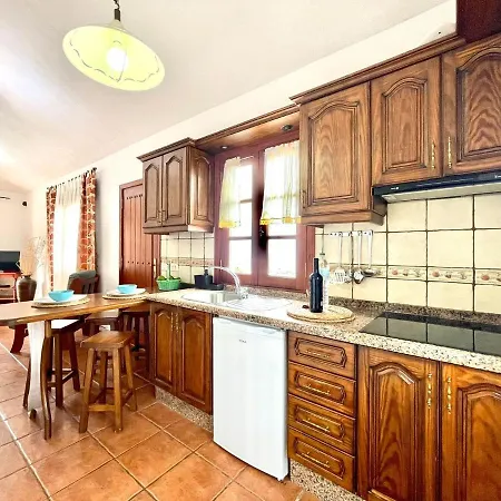 Casa Con Wifi, Piscina Con Vistas Directamente Al Mar, Rodeada De árboles Limoneros