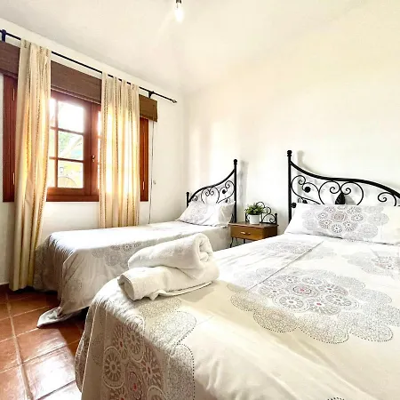Сasa de vacaciones Casa Con Wifi, Piscina Con Vistas Directamente Al Mar, Rodeada De árboles Limoneros